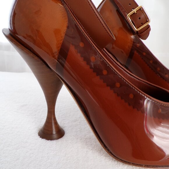 Burberry Patent Leather Scallop Detail Pointed Toe Pumps, Retro Party Event NIB - Picture 3 of 16